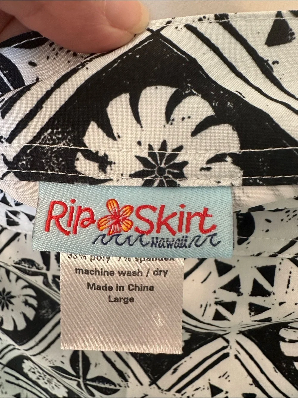 RipSkirt Hawaii Fijian Tapa Black White Wrap Skirt Length 2 Large Travel Beach